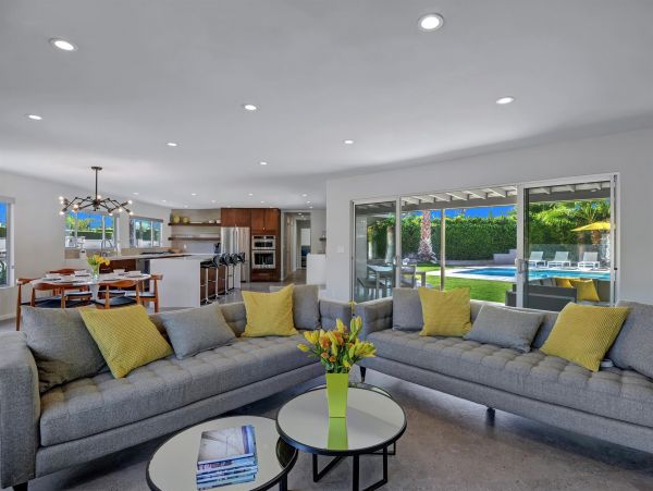 Palm Springs Home 990876