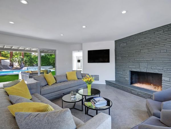 Palm Springs Home 990876