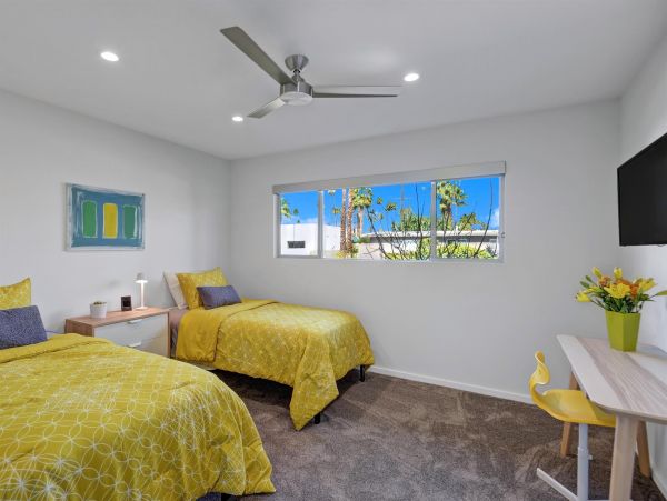 Palm Springs Home 990876