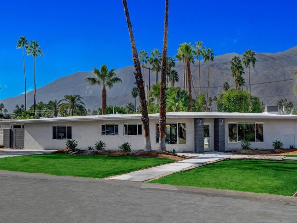 Palm Springs Home 990876