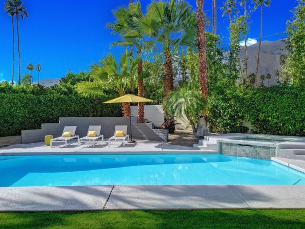 Palm Springs Home 990876