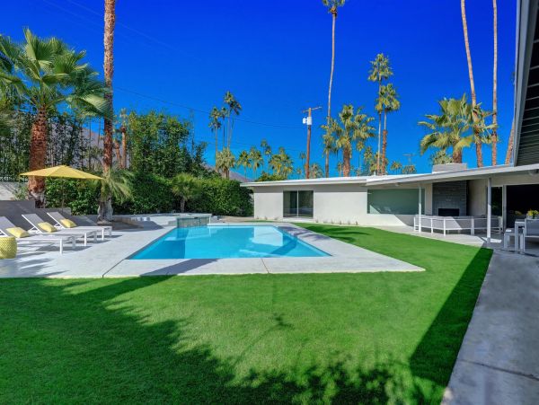 Palm Springs Home 990876