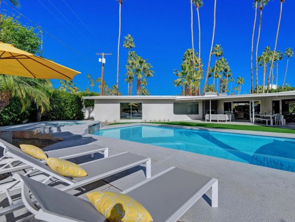 Palm Springs Home 990876