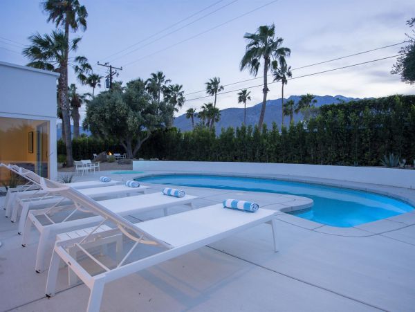 Palm Springs Home 990877