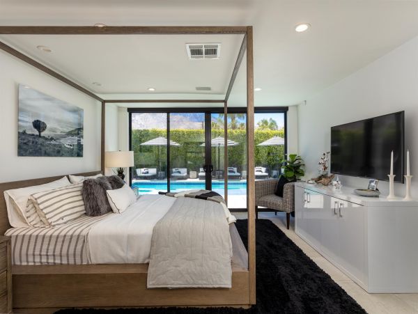 Palm Springs Home 990879