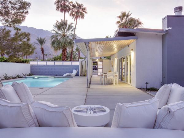 Palm Springs Home 990893