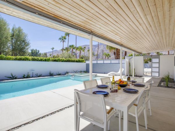 Palm Springs Home 990893