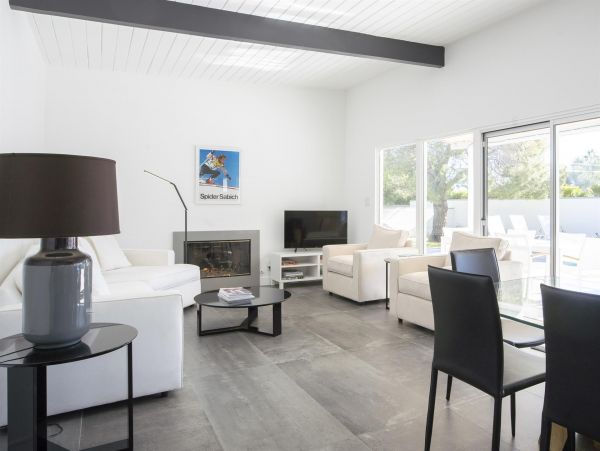 Palm Springs Home 990893