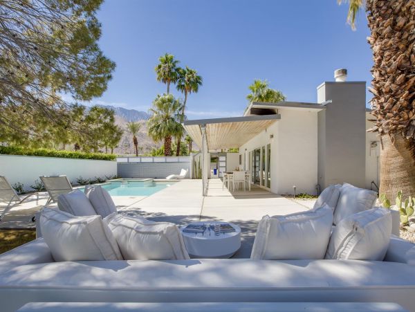 Palm Springs Home 990893