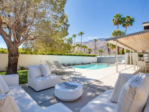 Palm Springs Home 990893
