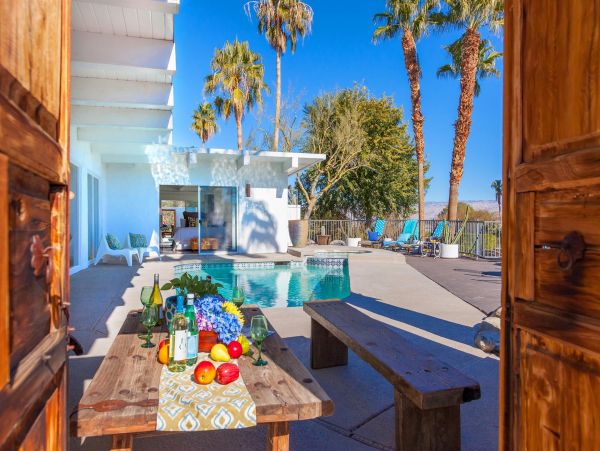 Palm Springs Home 990895