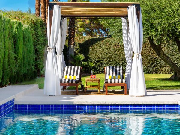 Palm Springs Home 990897