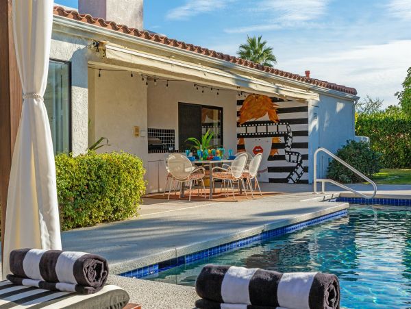 Palm Springs Home 990897