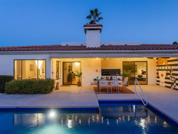 Palm Springs Home 990897