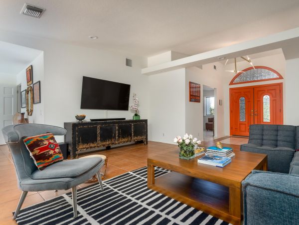 Palm Springs Home 990897