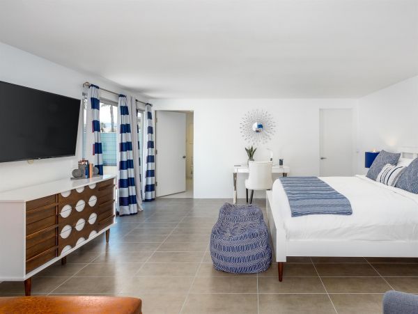 Palm Springs Home 990899