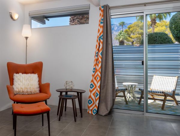 Palm Springs Home 990899