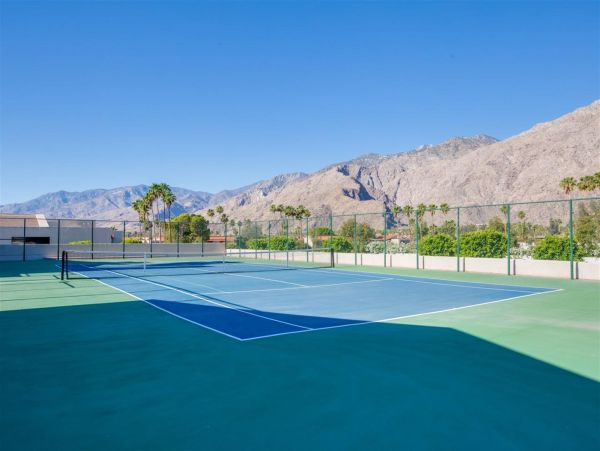 Palm Springs Home 990900
