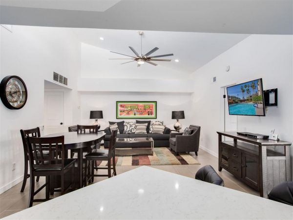 Palm Springs Home 990900