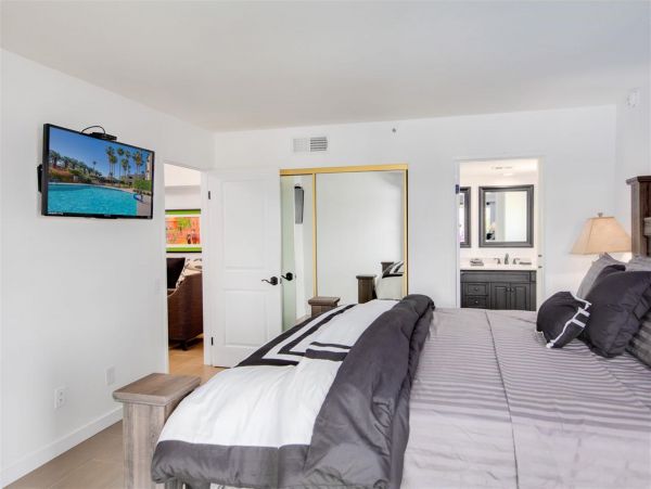 Palm Springs Home 990900
