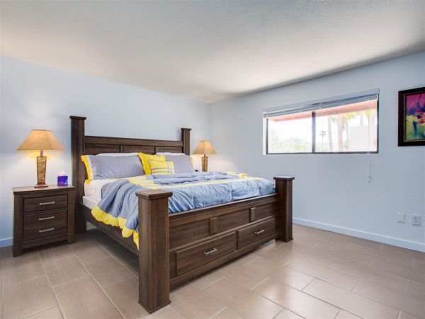 Palm Springs Home 990900