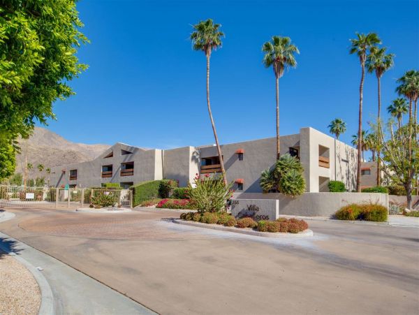 Palm Springs Home 990900