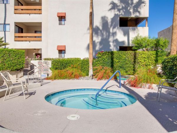 Palm Springs Home 990900