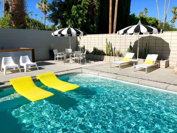 Palm Springs Home 990901