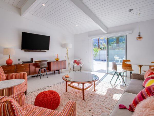 Palm Springs Home 990901