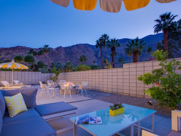 Palm Springs Home 990901