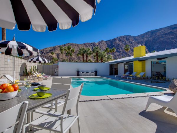 Palm Springs Home 990901