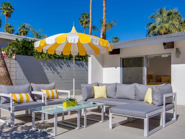 Palm Springs Home 990901