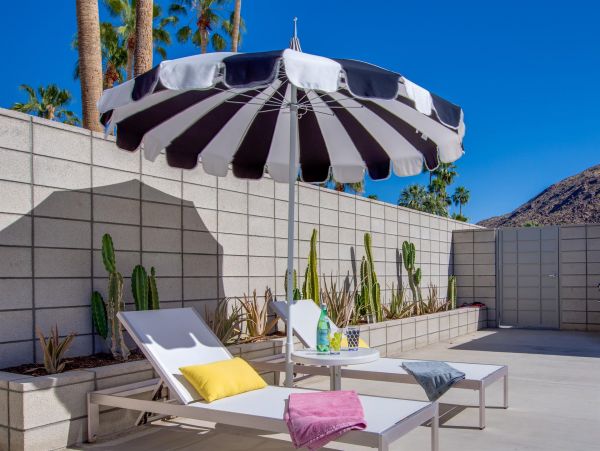 Palm Springs Home 990901