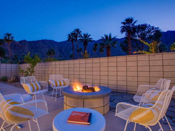 Palm Springs Home 990901