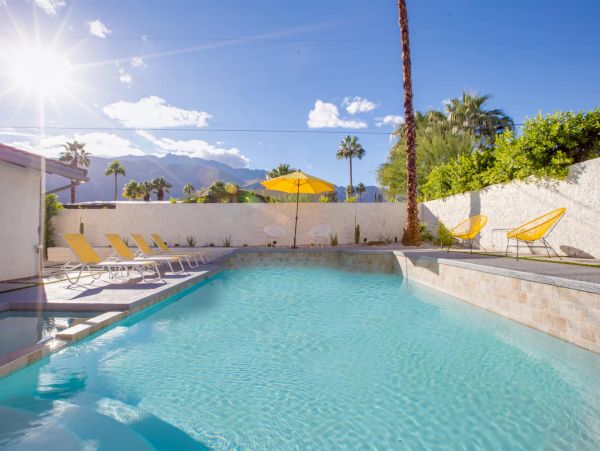 Palm Springs Home 990903