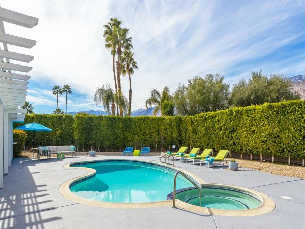 Palm Springs Home 990904
