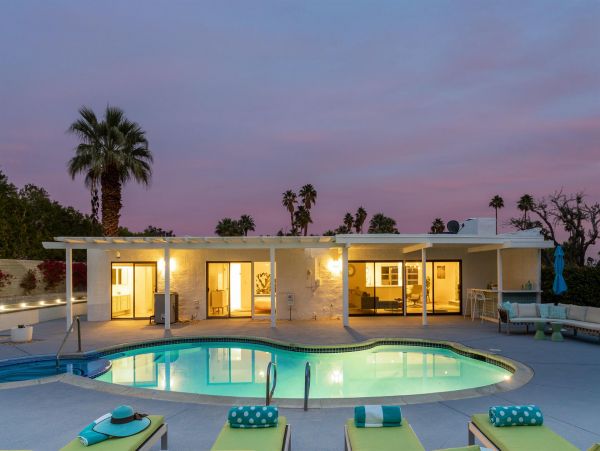 Palm Springs Home 990904