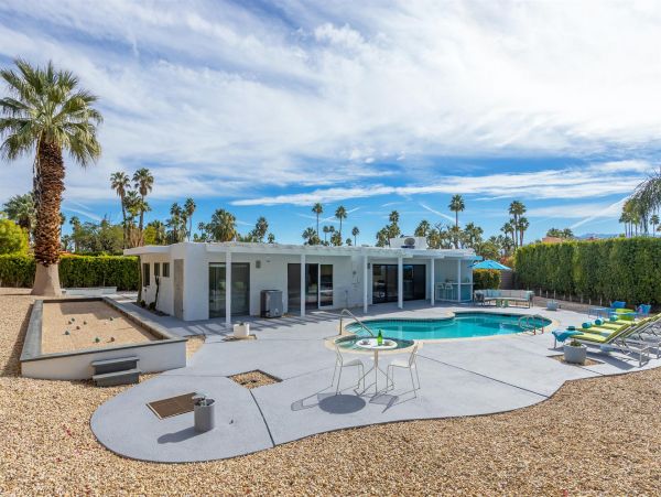 Palm Springs Home 990904