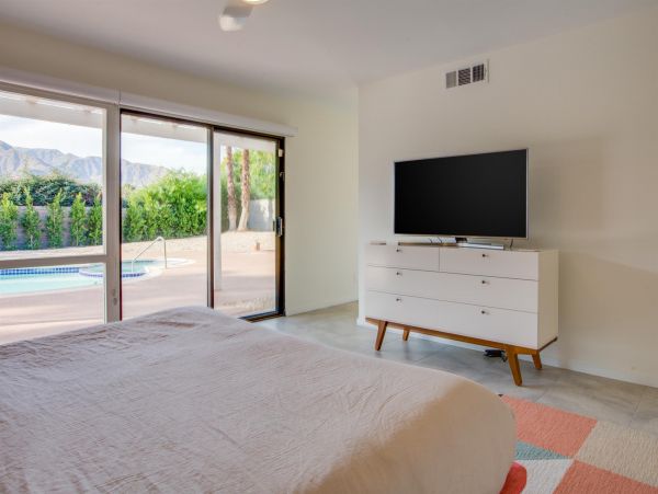 Palm Springs Home 990904