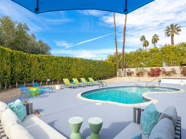 Palm Springs Home 990904