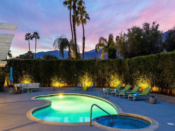 Palm Springs Home 990904