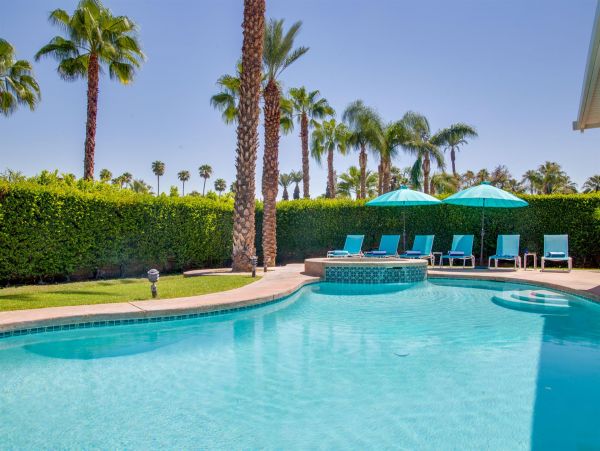 Palm Springs Home 990905