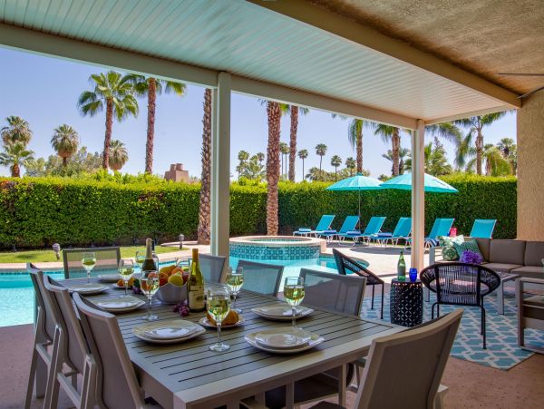 Palm Springs Home 990905