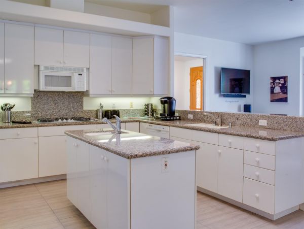 Palm Springs Home 990905