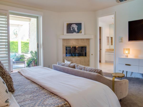 Palm Springs Home 990905