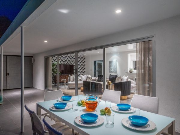 Palm Springs Home 990906