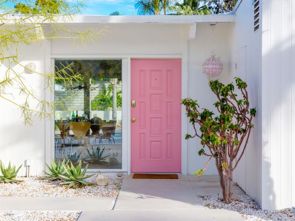 Palm Springs Home 990907