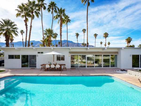 Palm Springs Home 990907