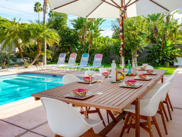 Palm Springs Home 990907