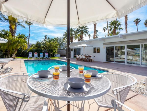 Palm Springs Home 990907
